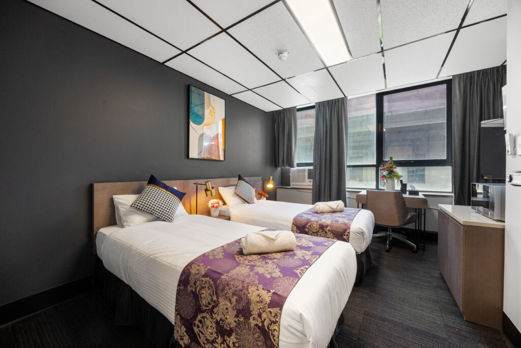 STANDARD KING ROOM